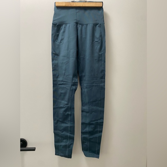 Alphalete Meridian Leggings - Picture 2 of 4